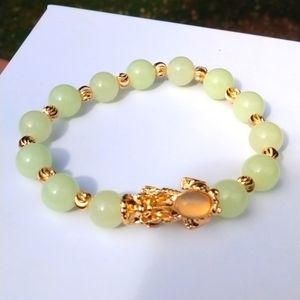 Pixiu Feng Shui White Agate and Luminous Bracelet